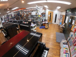 天理楽器　ピアノ専門店