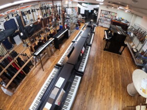 天理楽器　ピアノ専門店