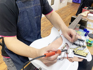 生駒　ギター修理