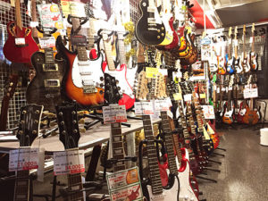 奈良 フェンダー