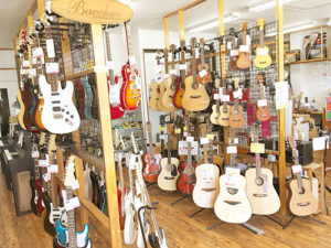 北葛城郡河合町　ギター