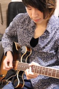 ギター講師　稲田修平