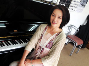 ピアノ講師　野間智香